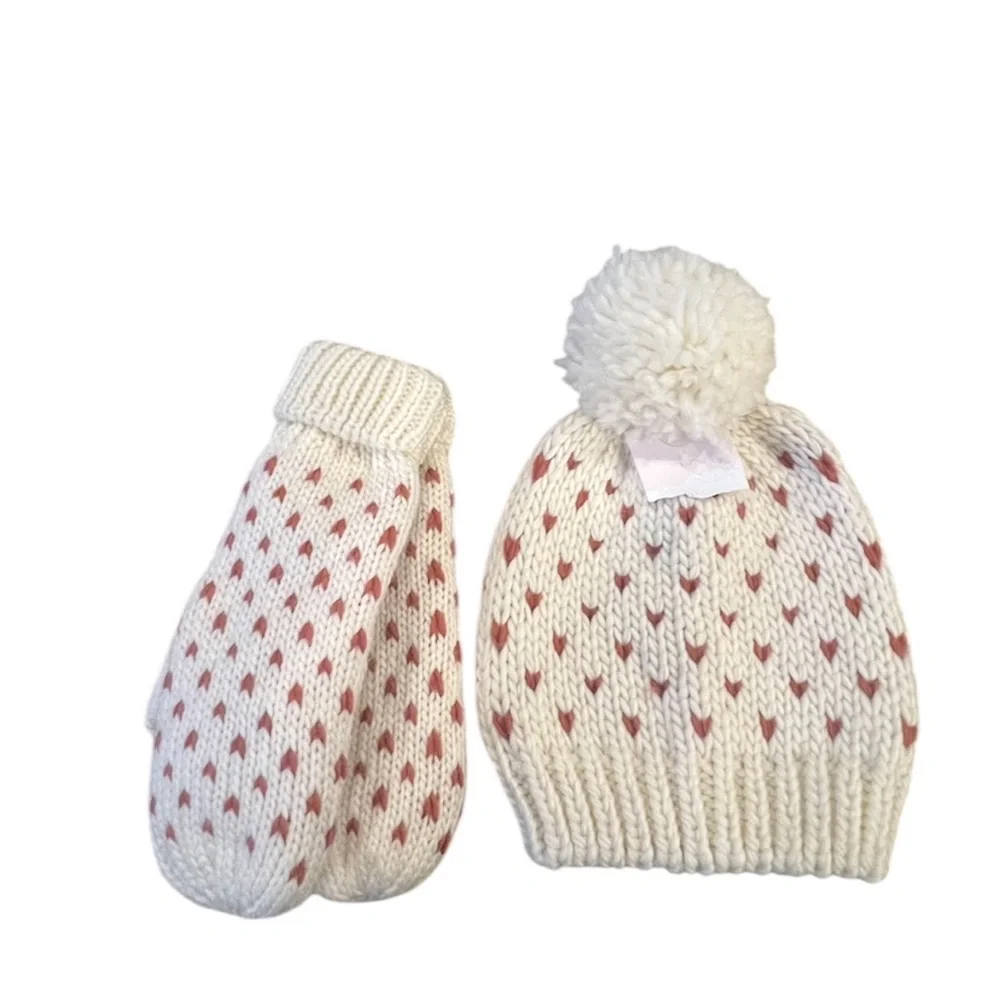 NEW Stylish Knit Mittens with Pink Hearts